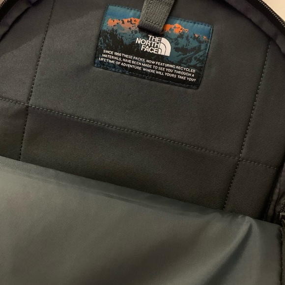 The North Face Borealis Backpack (excellent condition) - Picture 4 of 8